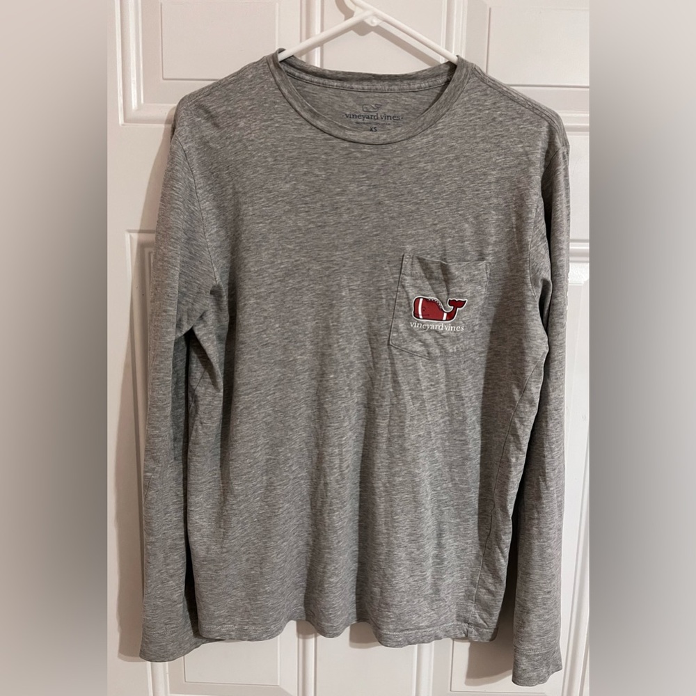 Vineyard Vines Adult XS Whale Football Gray Long Sleeve Pocket Tee Cotton Sporty - Picture 2 of 8